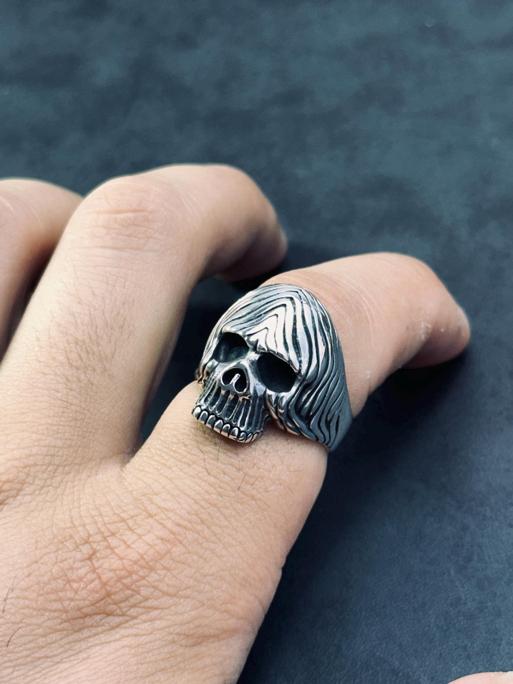 Som Gümüş Kurukafa Yüzük: El Yapımı Gotik Motorcu Takısı
