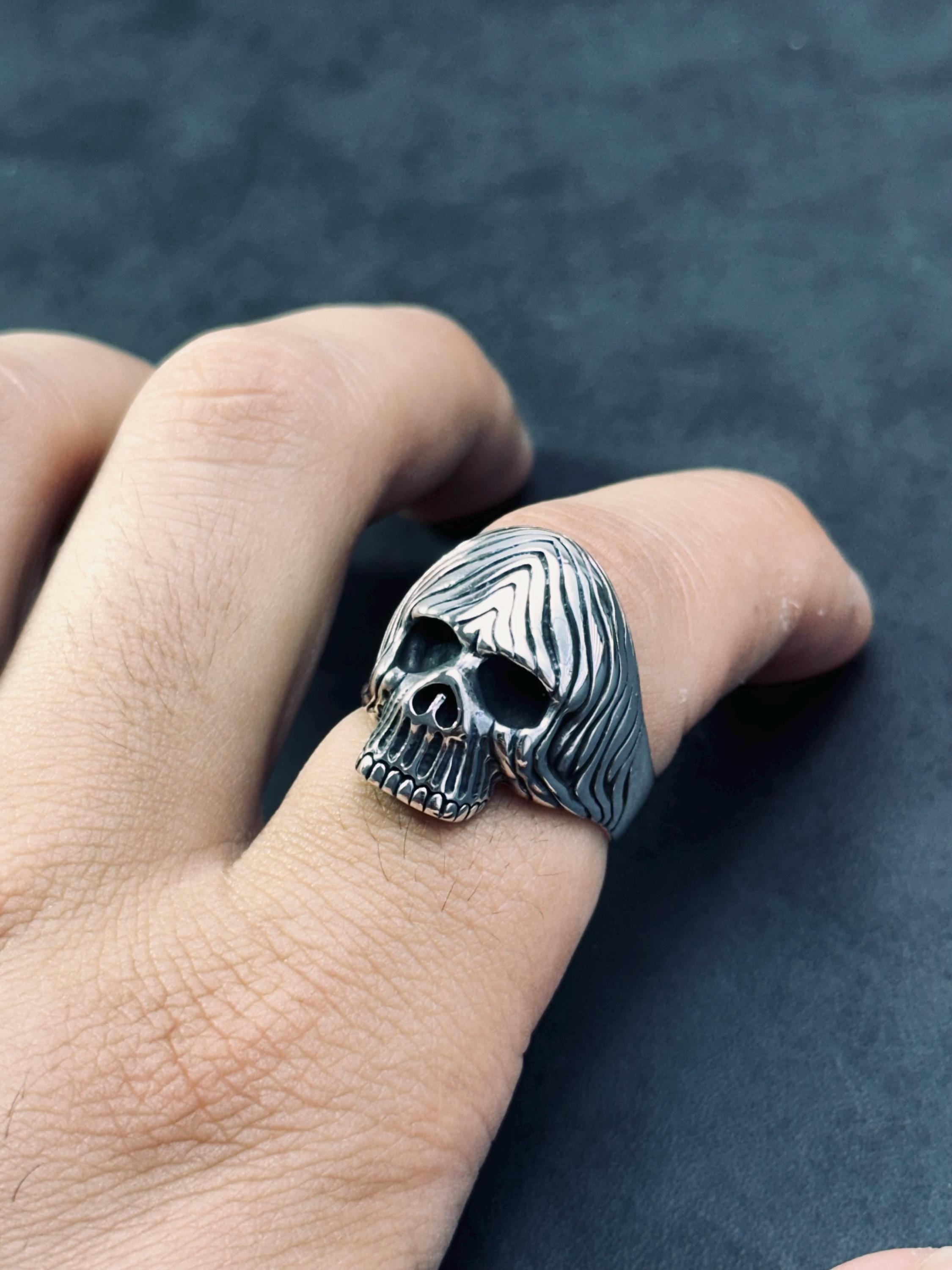 Som Gümüş Kurukafa Yüzük: El Yapımı Gotik Motorcu Takısı