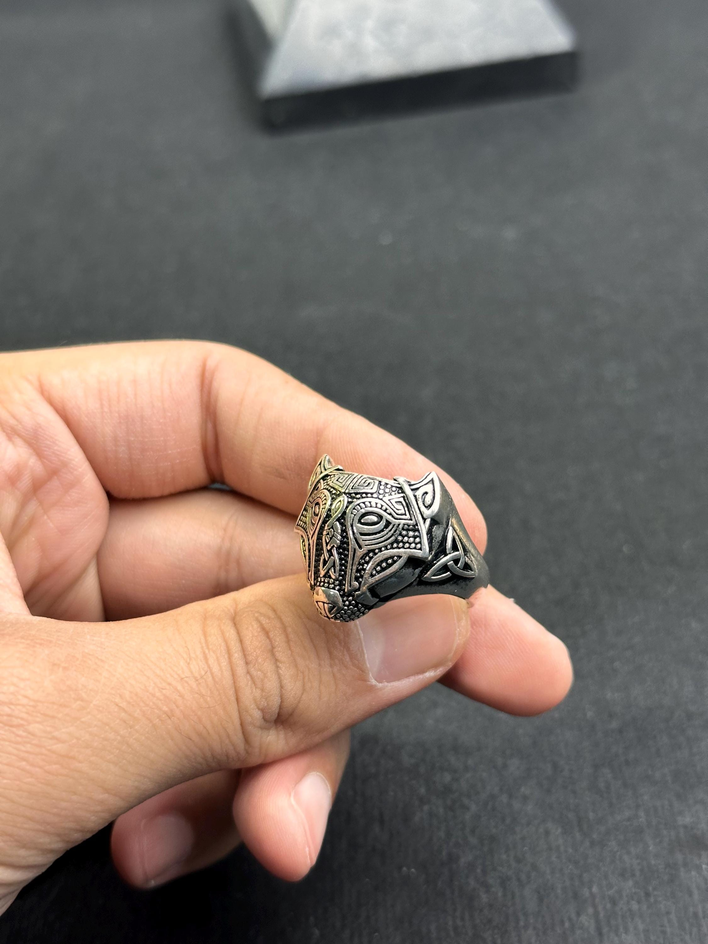 Viking Fenrir Yüzük: Nordik Kurt Takısı (Som Gümüş, El Yapımı)