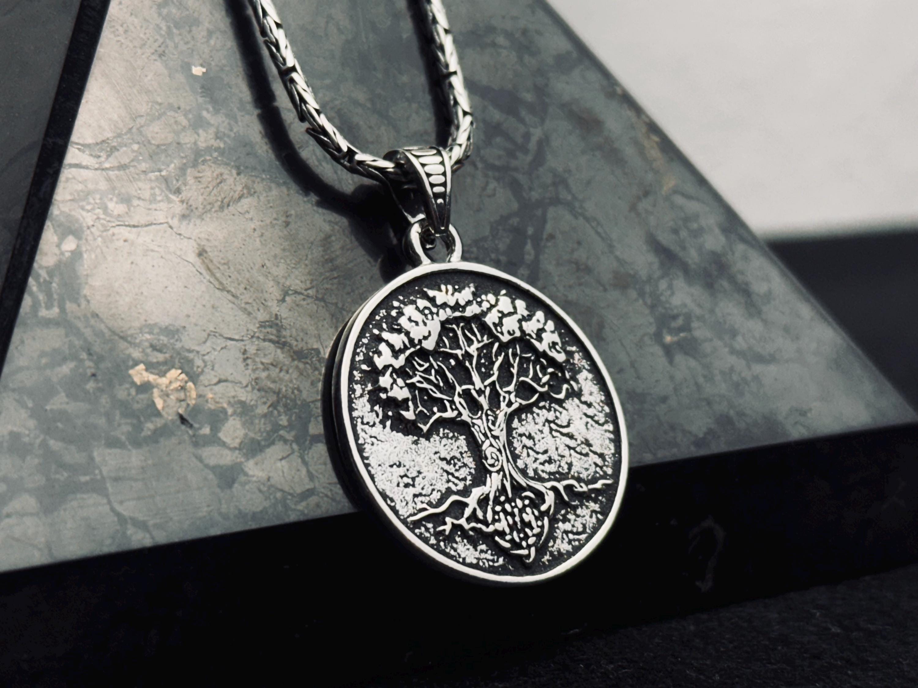 Yggdrasil Gümüş Kolye: El Yapımı Viking Hayat Ağacı Kolye Ucu