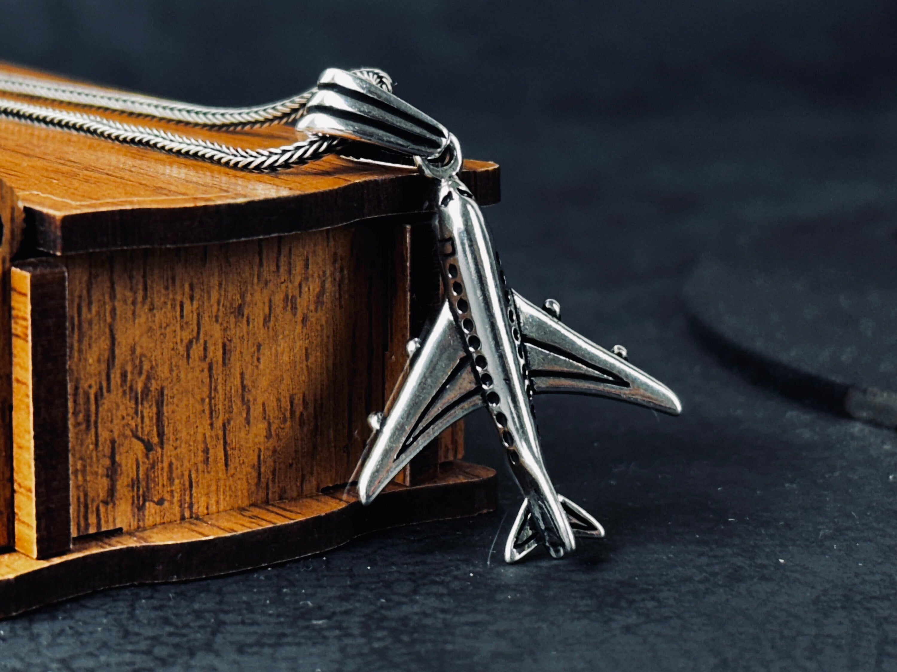 Uçak Gümüş Kolye: Havacılar İçin El Yapımı Kolye Ucu