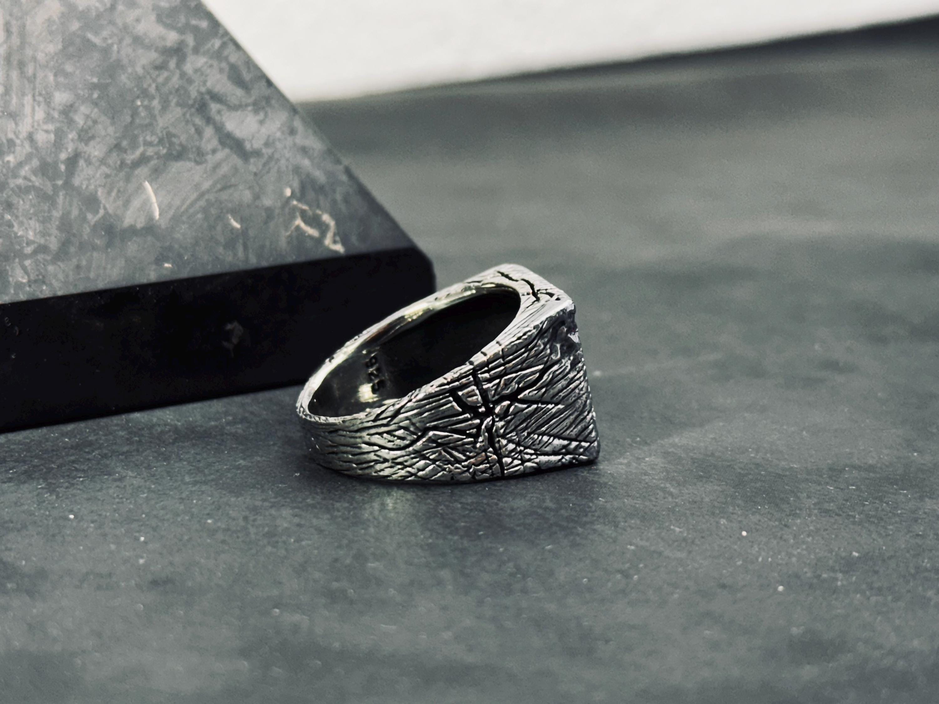 Ağaç Kabuğu Yüzük: Rustik Ağaç Dokulu (925 Ayar Gümüş)