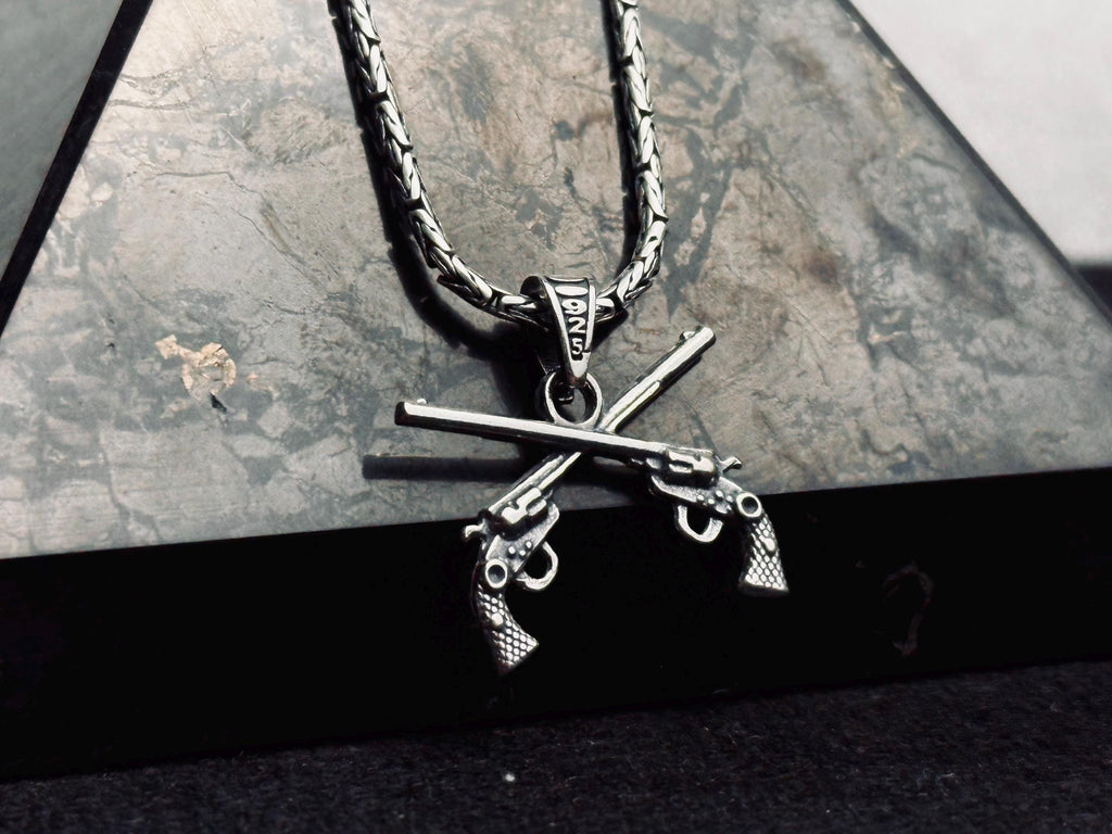 Tabanca Kolye, Gümüş Revolver Kolye Ucu, Altı Patlar Charm (Ayarlanabilir Zincir)