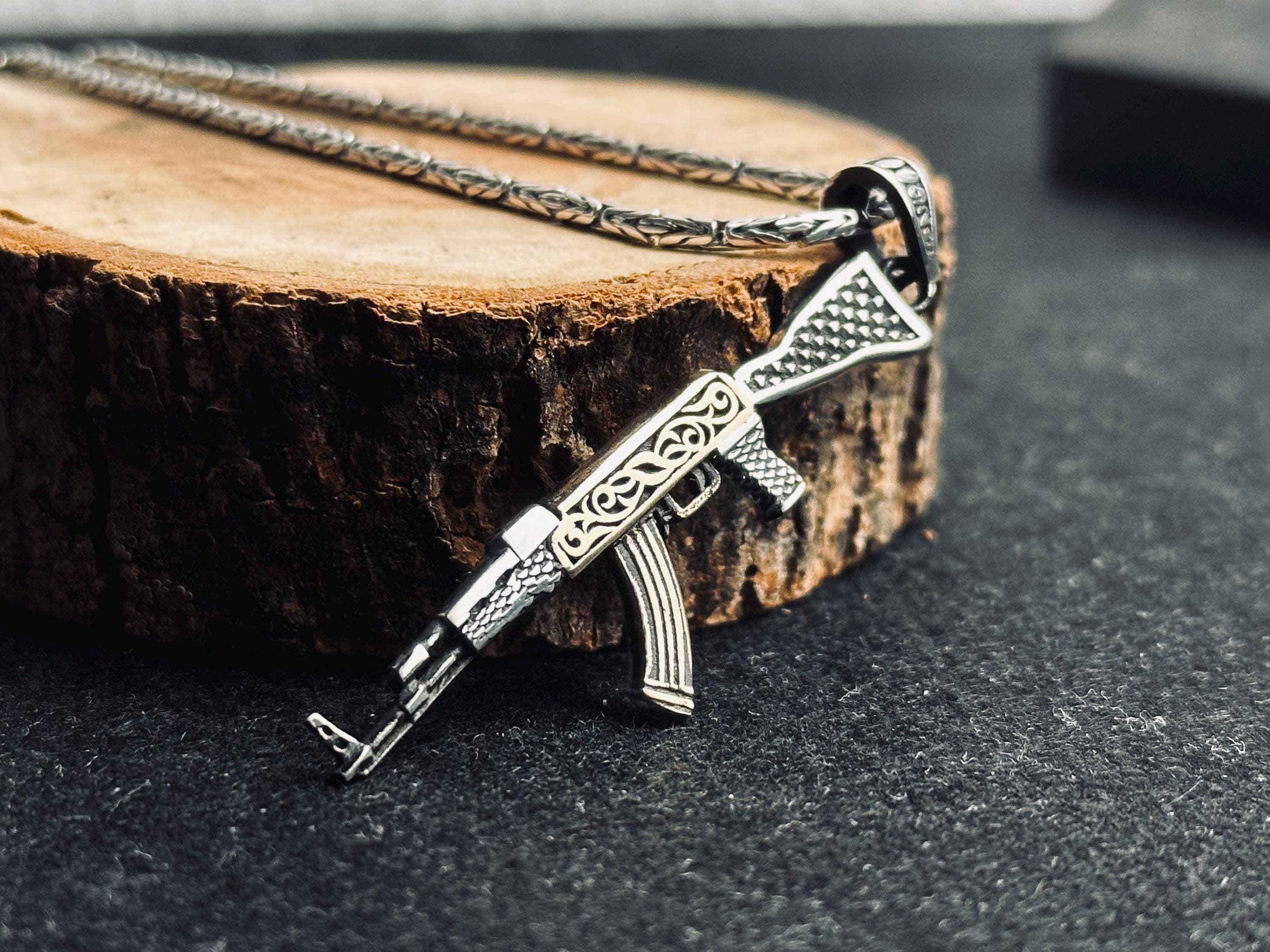 AK47 Kolye: Kalın Gümüş (Erkekler İçin İddialı Takı)