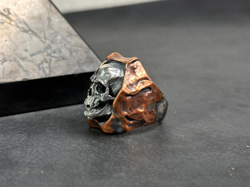 El Yapımı Kurukafa Yüzük: Oksitlenmiş Gümüş (Orta Çağ Motorcu Tarzı)