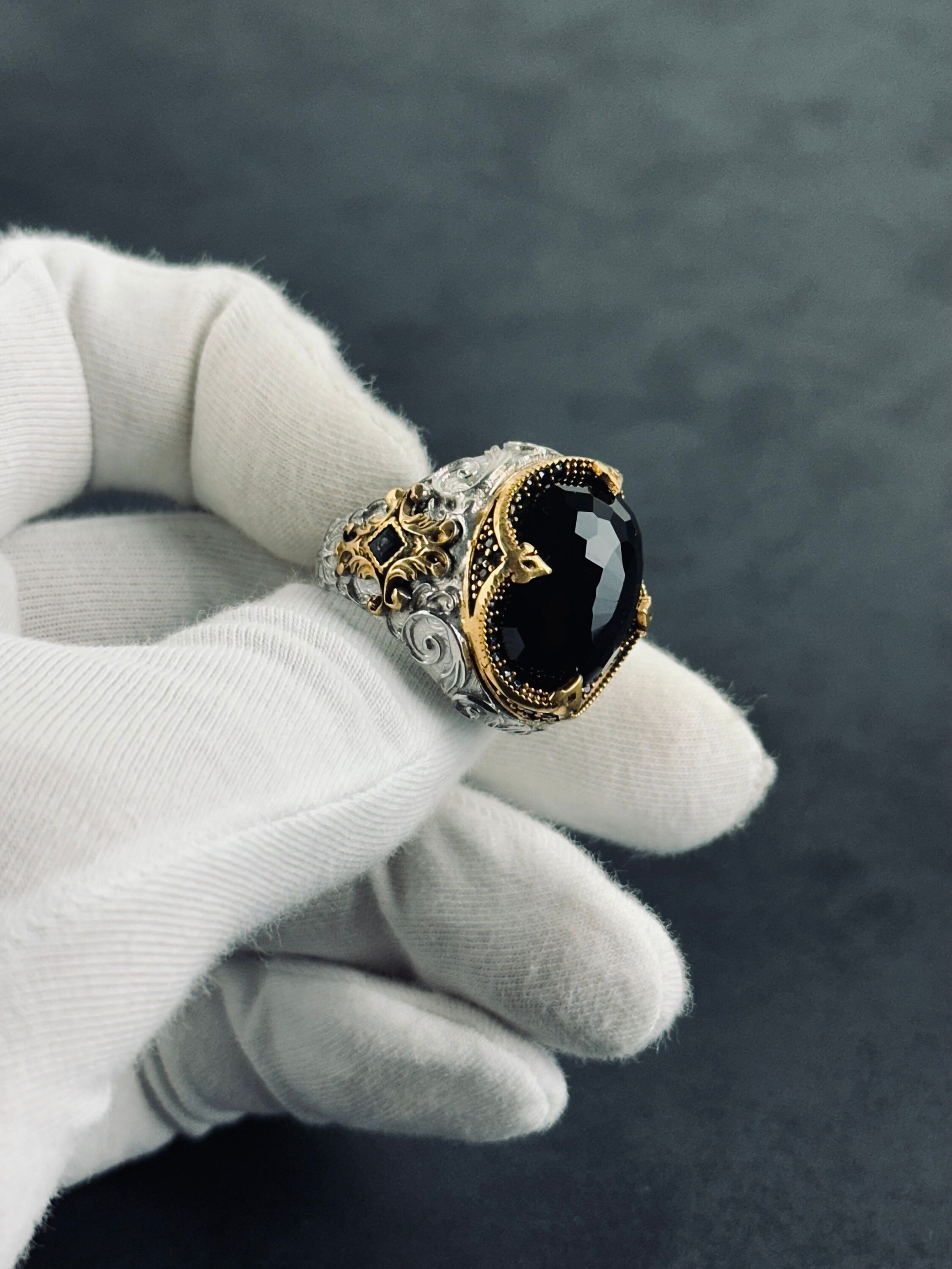 Oval Zirkon Yüzük: Rodyum Gümüş İşlemeli Bant