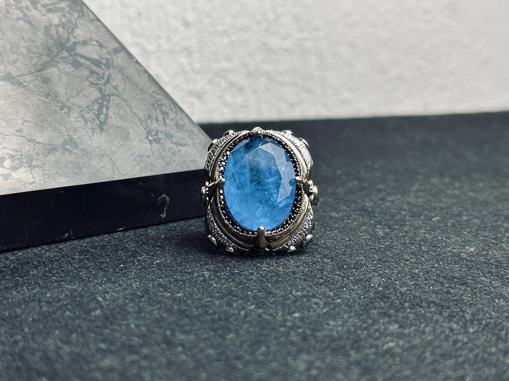 El Yapımı Büyük Mavi Taşlı Gümüş Erkek Yüzüğü – Vintage Osmanlı Tarzı Gösterişli Yüzük, Cesur Savaşçı Yüzüğü, Erkeğe Hediye