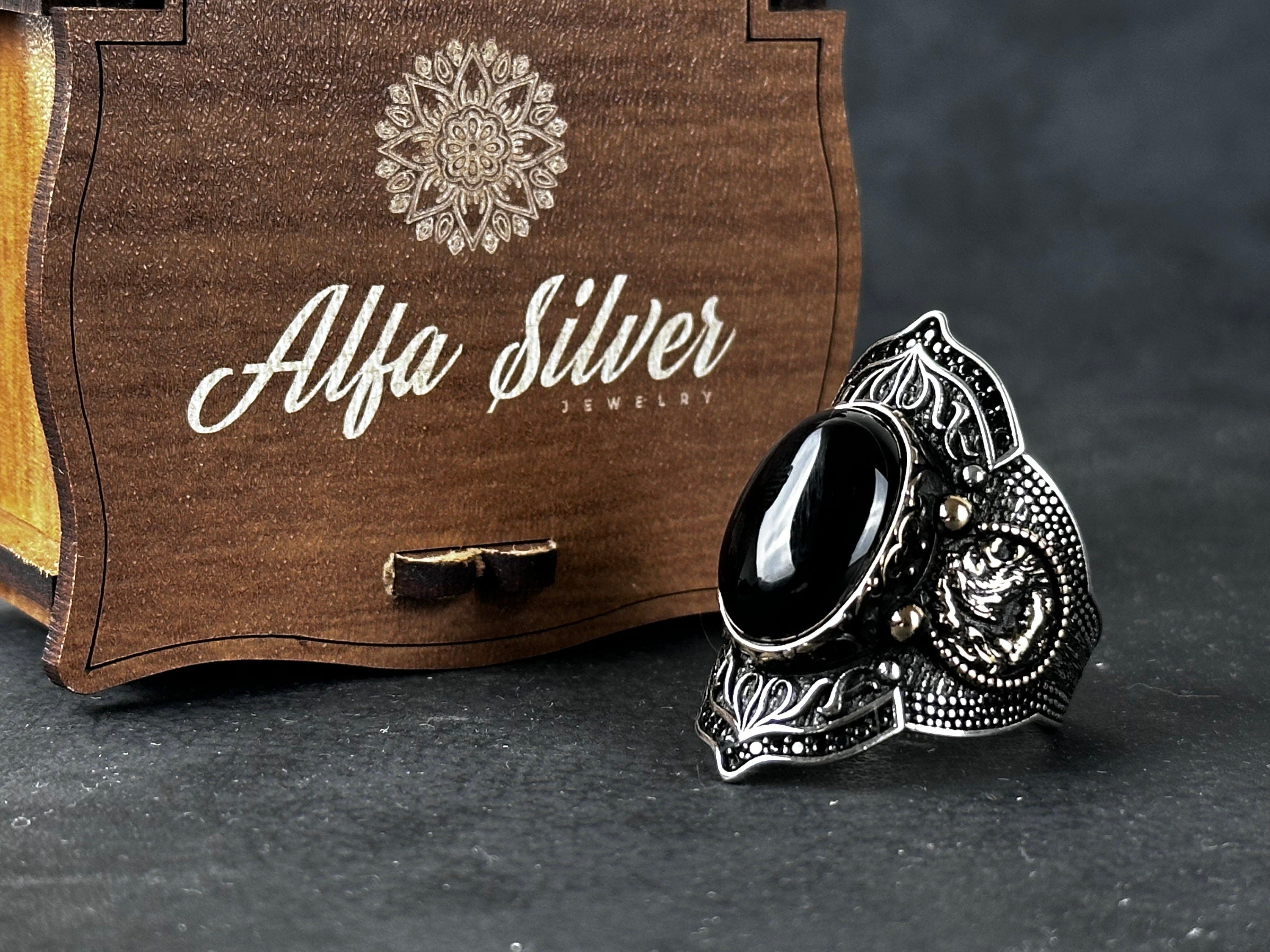 Archer Yüzük: Oniks Taşlı Gümüş - Ayarlanabilir İddialı Parça