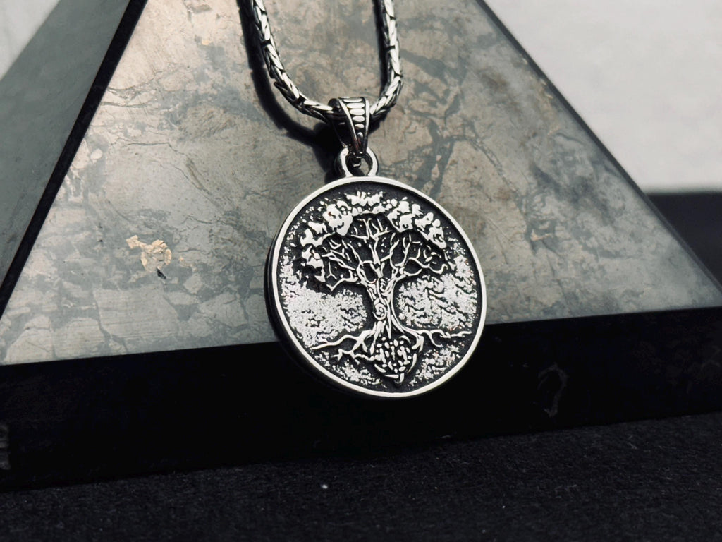 Yggdrasil Gümüş Kolye: El Yapımı Viking Hayat Ağacı Kolye Ucu