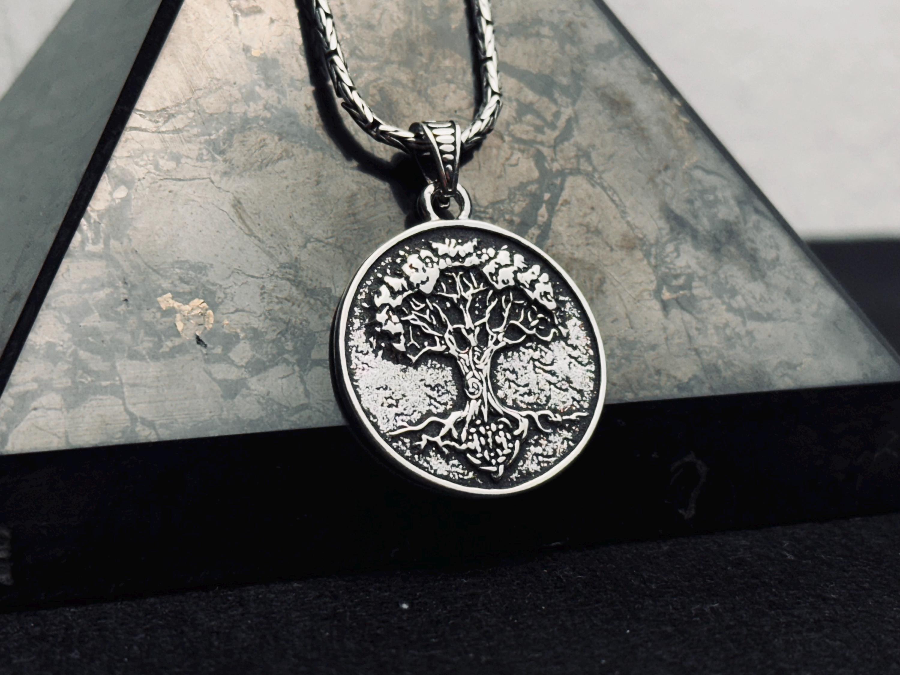 Yggdrasil Gümüş Kolye: El Yapımı Viking Hayat Ağacı Kolye Ucu