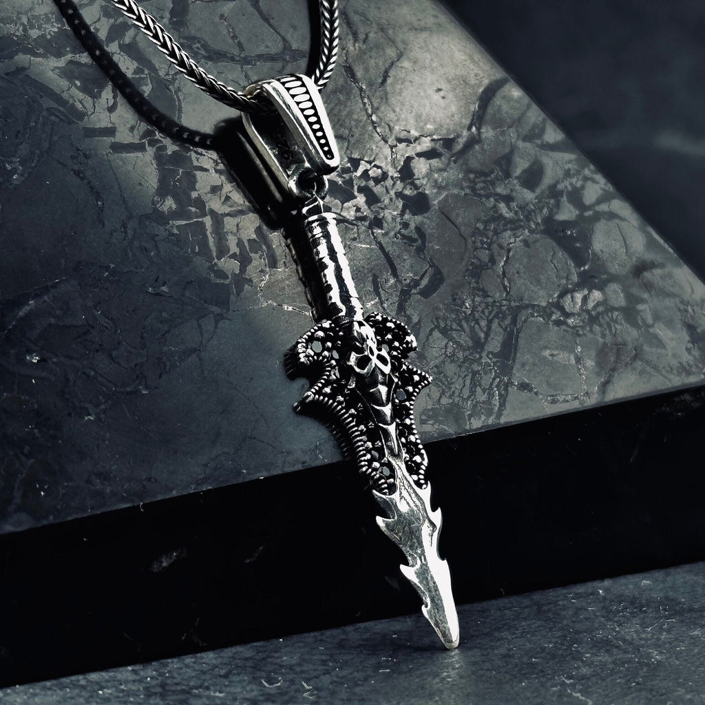 Gümüş Kurukafa Kılıç Kolye - Mistik Gotik Değerli Taş Kolye Ucu