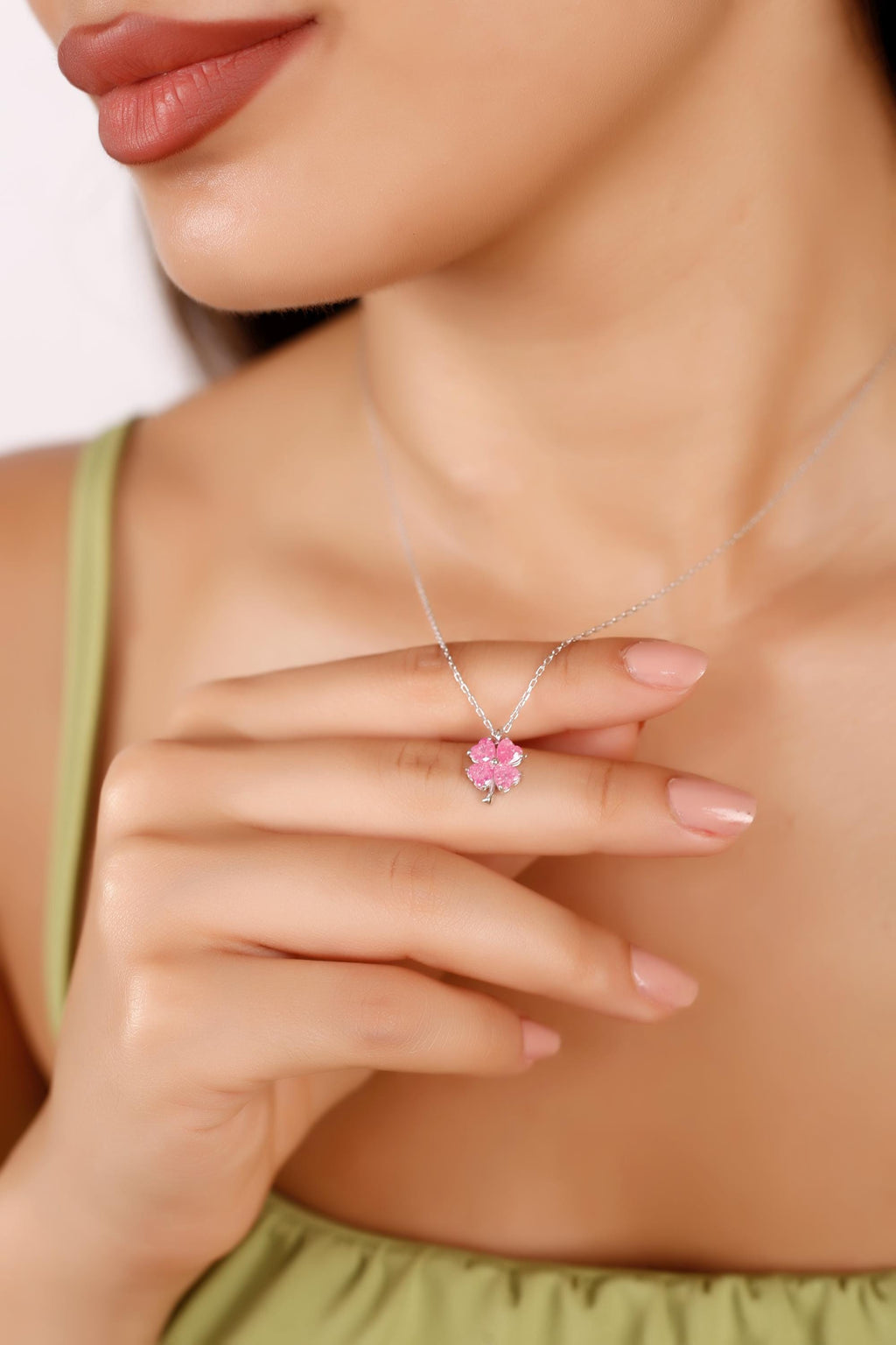 Pembe Dört Yapraklı Yonca Kolye, 925 Ayar Gümüş Zarif Çiçek Charm Takı