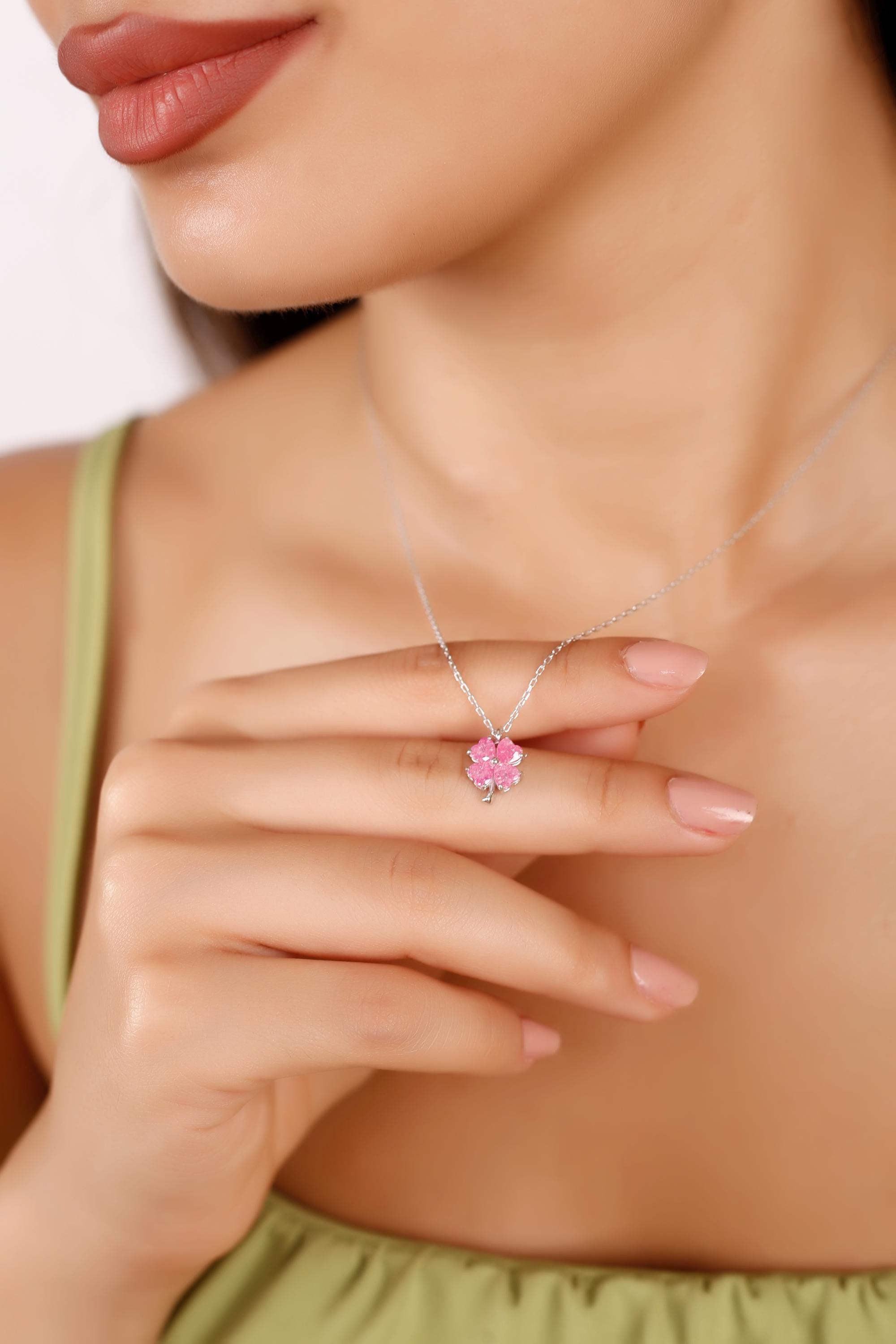 Pembe Dört Yapraklı Yonca Kolye, 925 Ayar Gümüş Zarif Çiçek Charm Takı