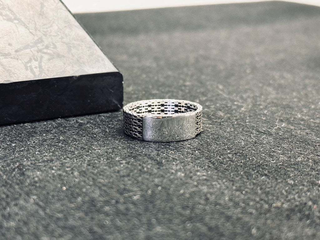 Kişiye Özel Gümüş Yüzük: İsim Yazılı Minimalist Alyans