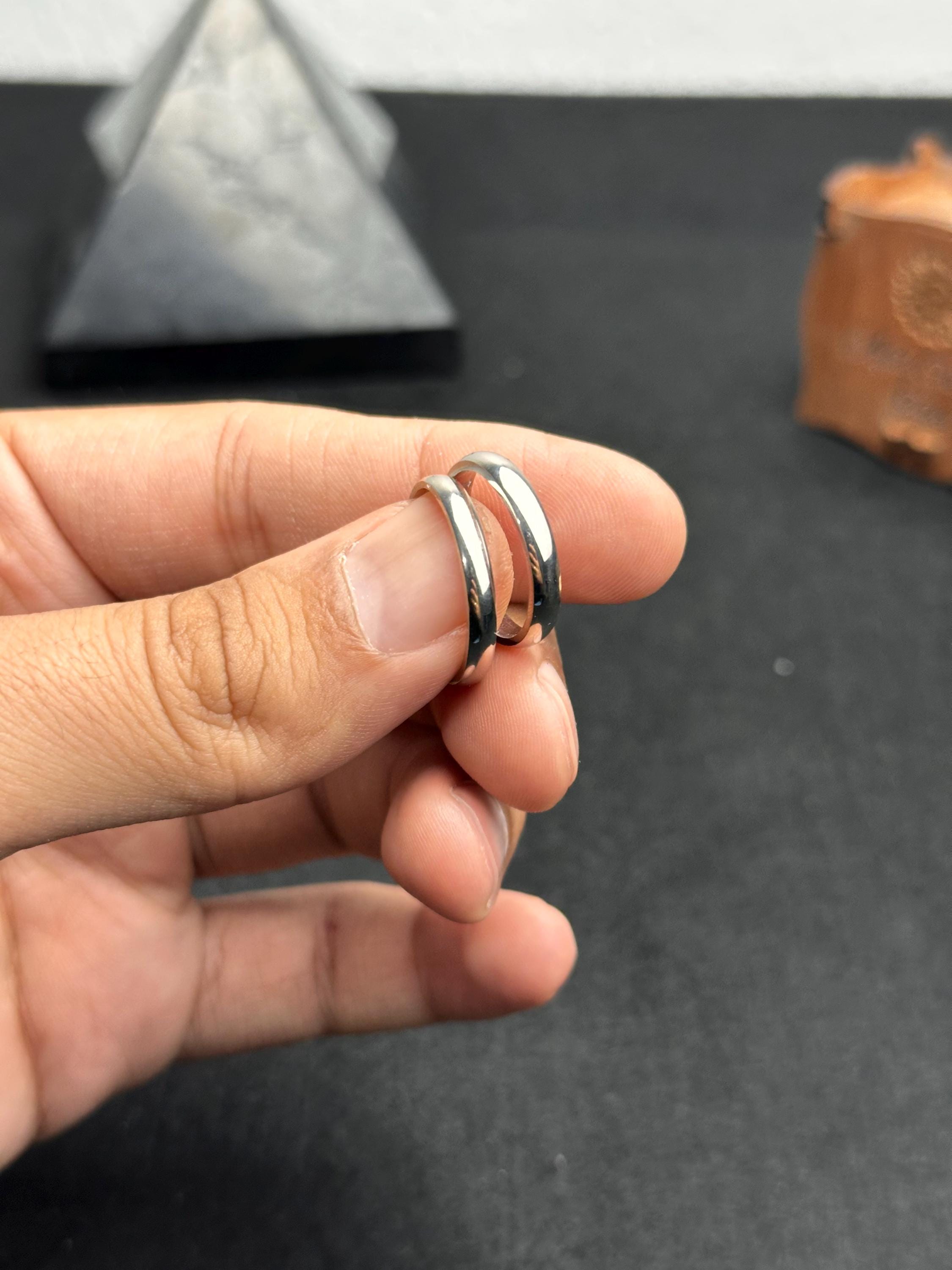 Minimalist Som Gümüş Alyans: Düz Bant Söz Yüzüğü