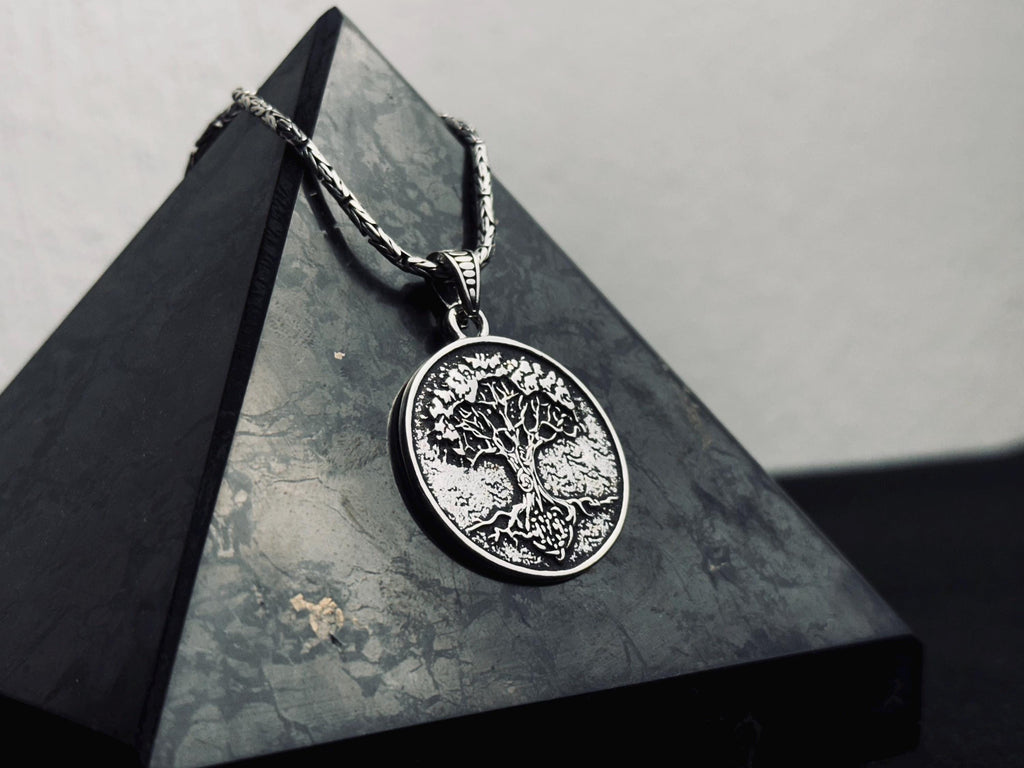 Yggdrasil Gümüş Kolye: El Yapımı Viking Hayat Ağacı Kolye Ucu