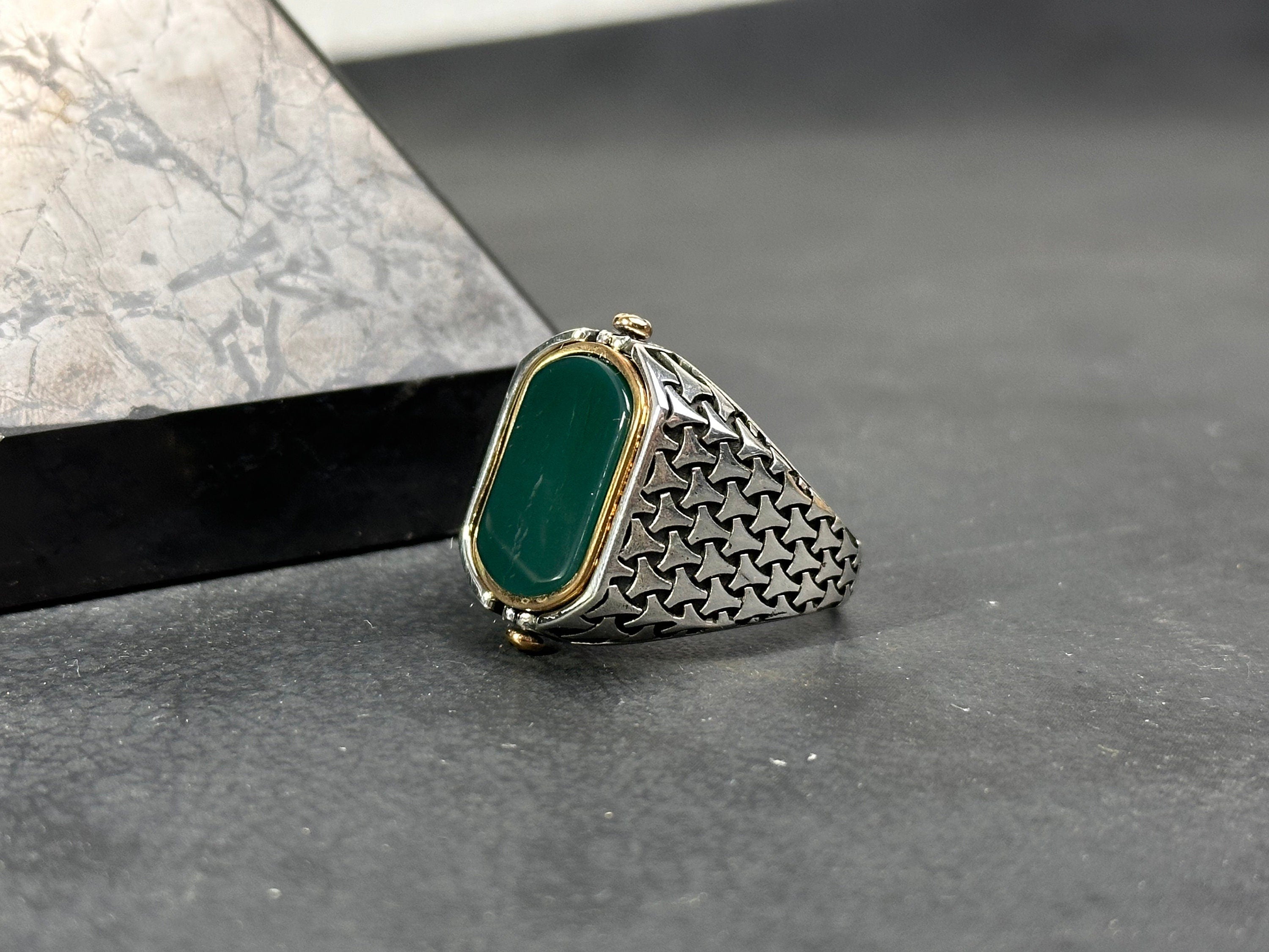 Akik Yüzük: Yeşil Akik Taşı, Çift Yönlü Tasarım (925 Ayar Gümüş)