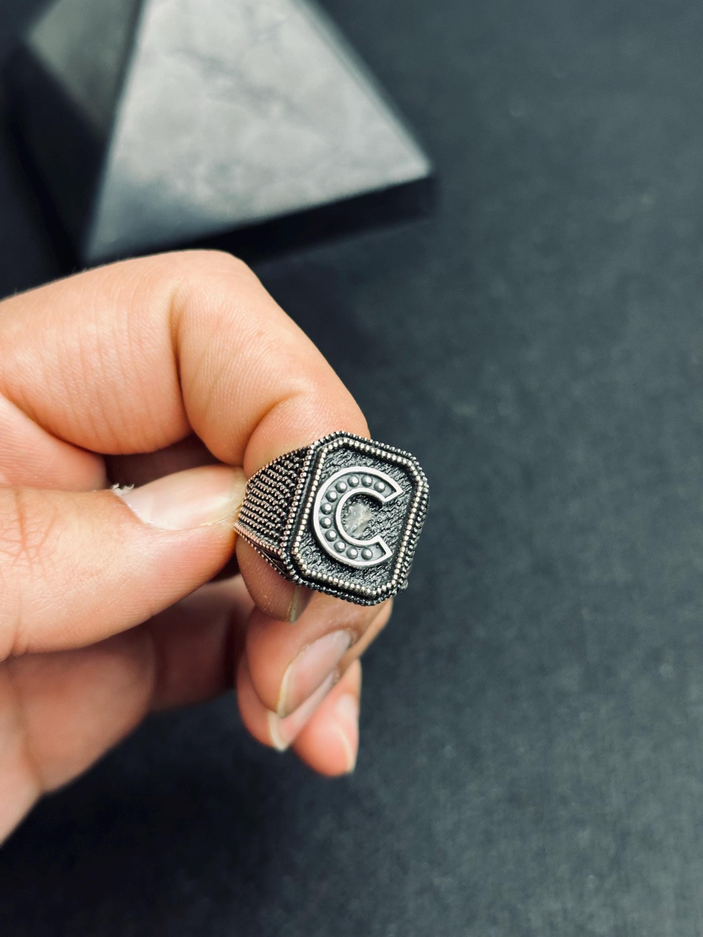 Mühür Yüzüğü: Som Gümüş, Kişiye Özel Baş Harf - Unisex Takı