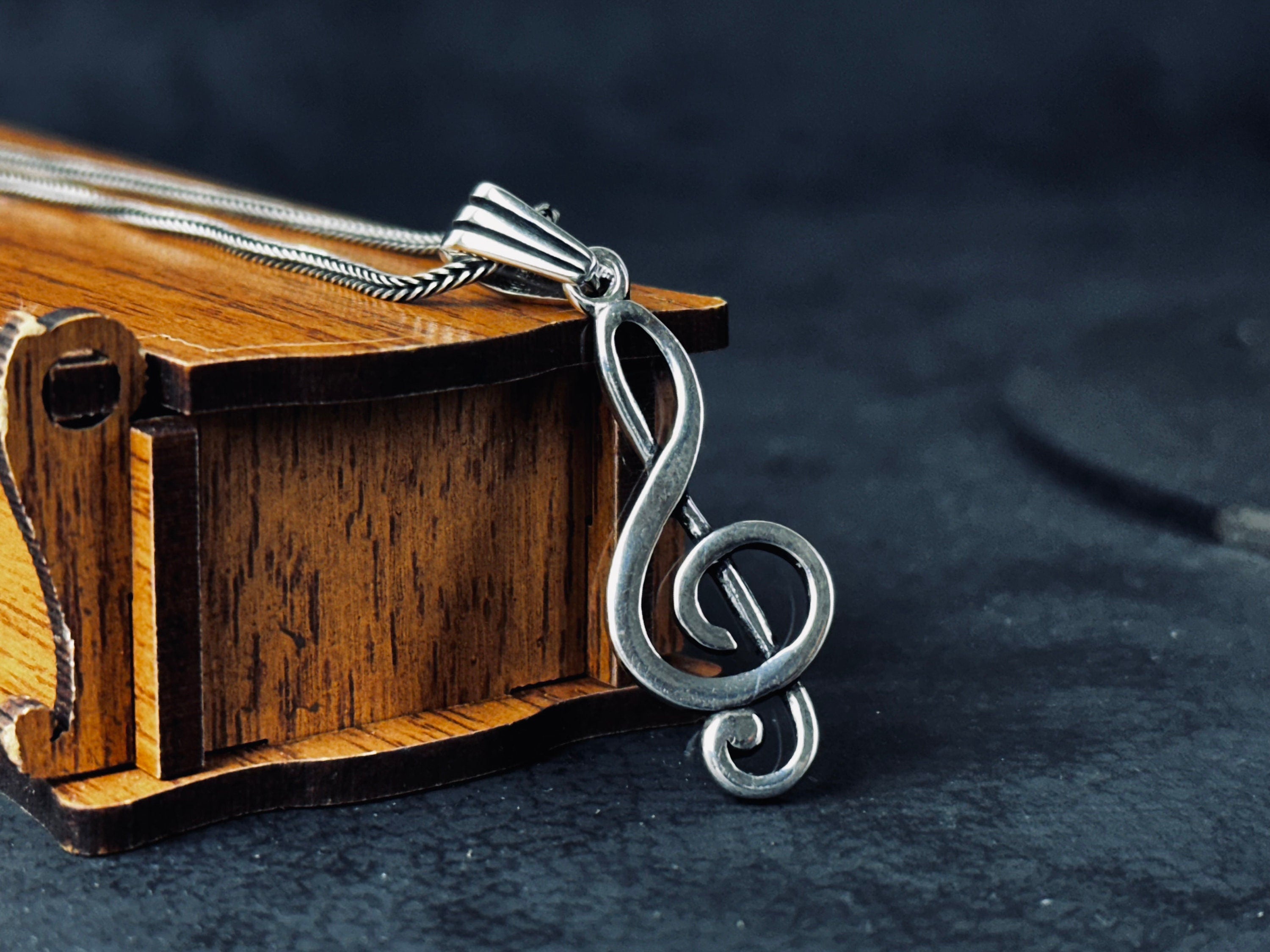 Sol Anahtarı Kolye: Gümüş Müzik Kolye Ucu