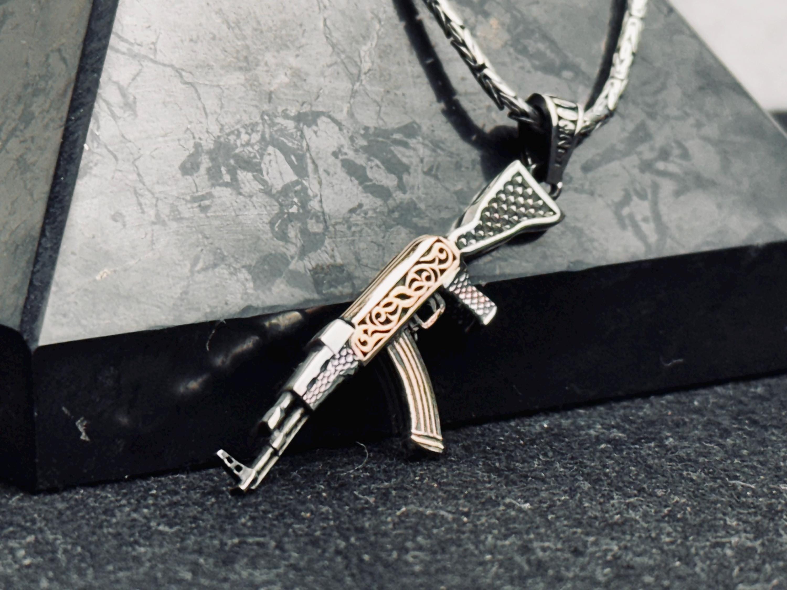 AK47 Kolye: Kalın Gümüş (Erkekler İçin İddialı Takı)