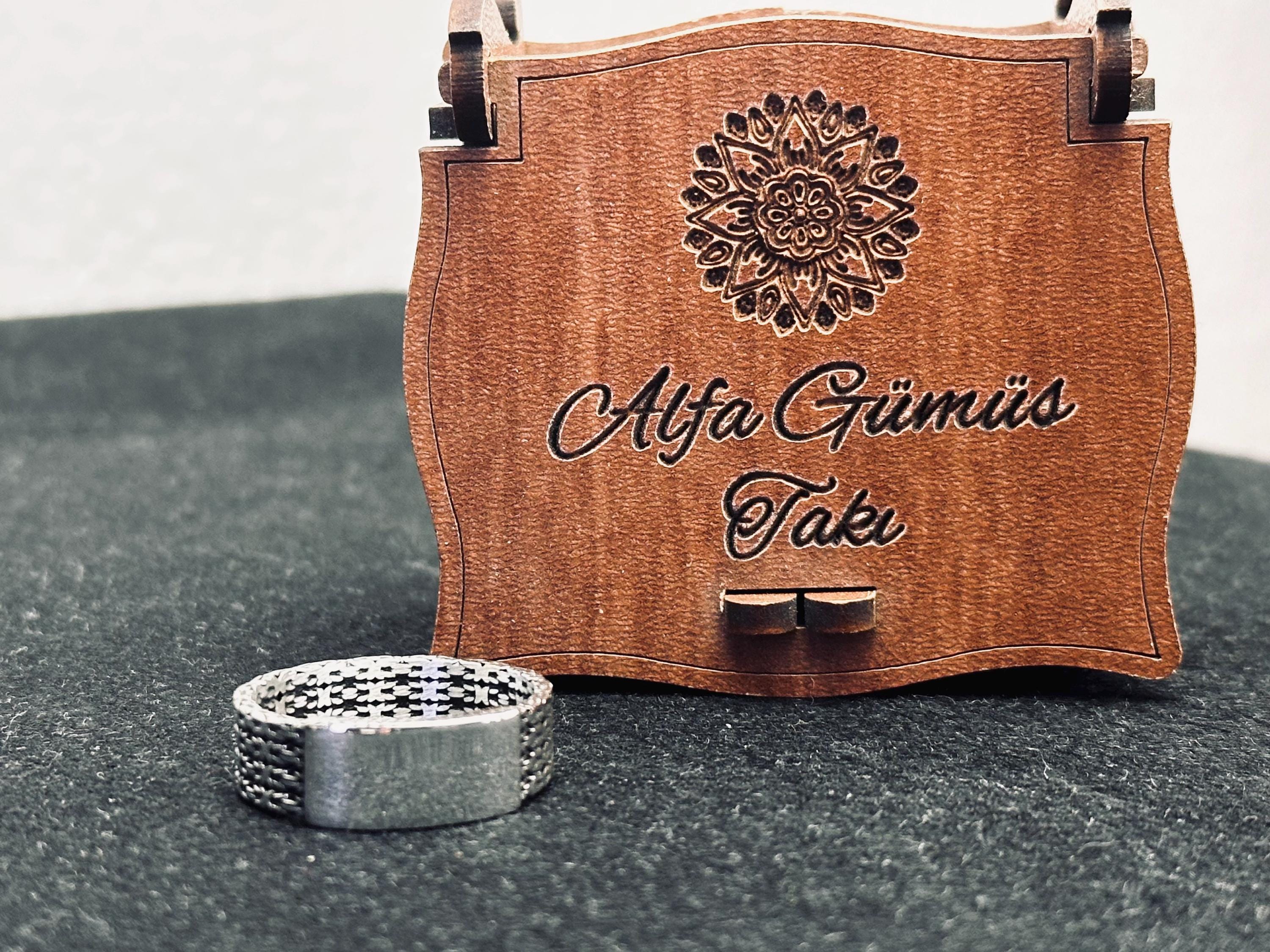 Kişiye Özel Gümüş Yüzük: İsim Yazılı Minimalist Alyans