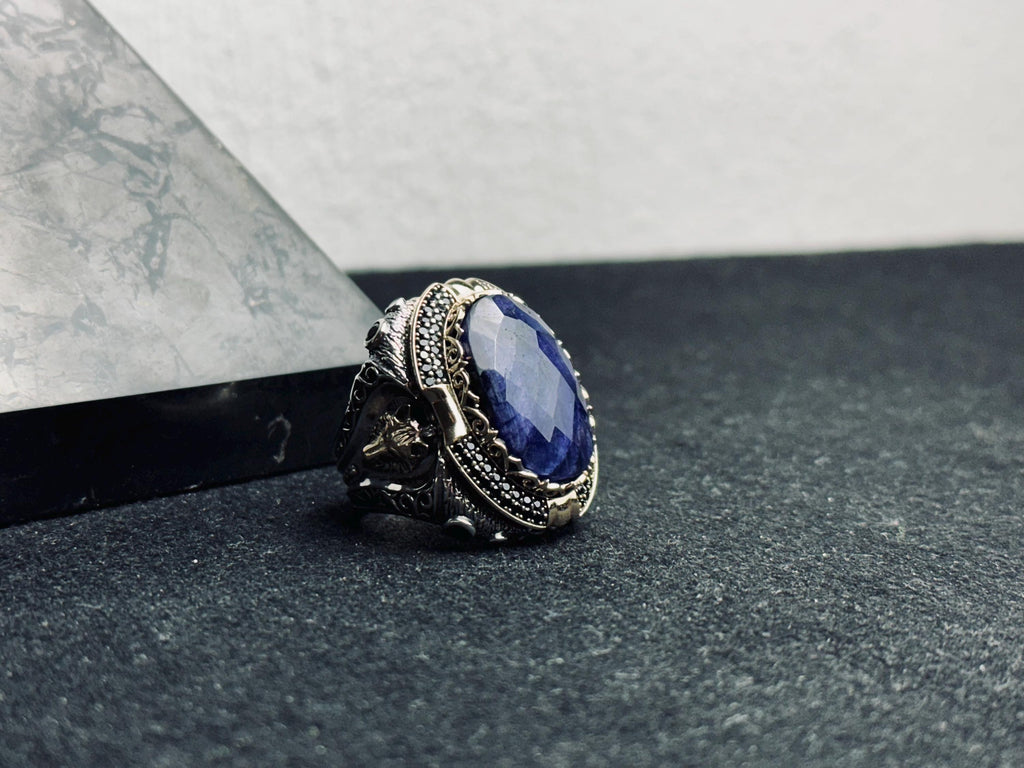 Erkek Gümüş Yüzük: Oval Lacivert Lapis Lazuli - Aslan Tasarımlı
