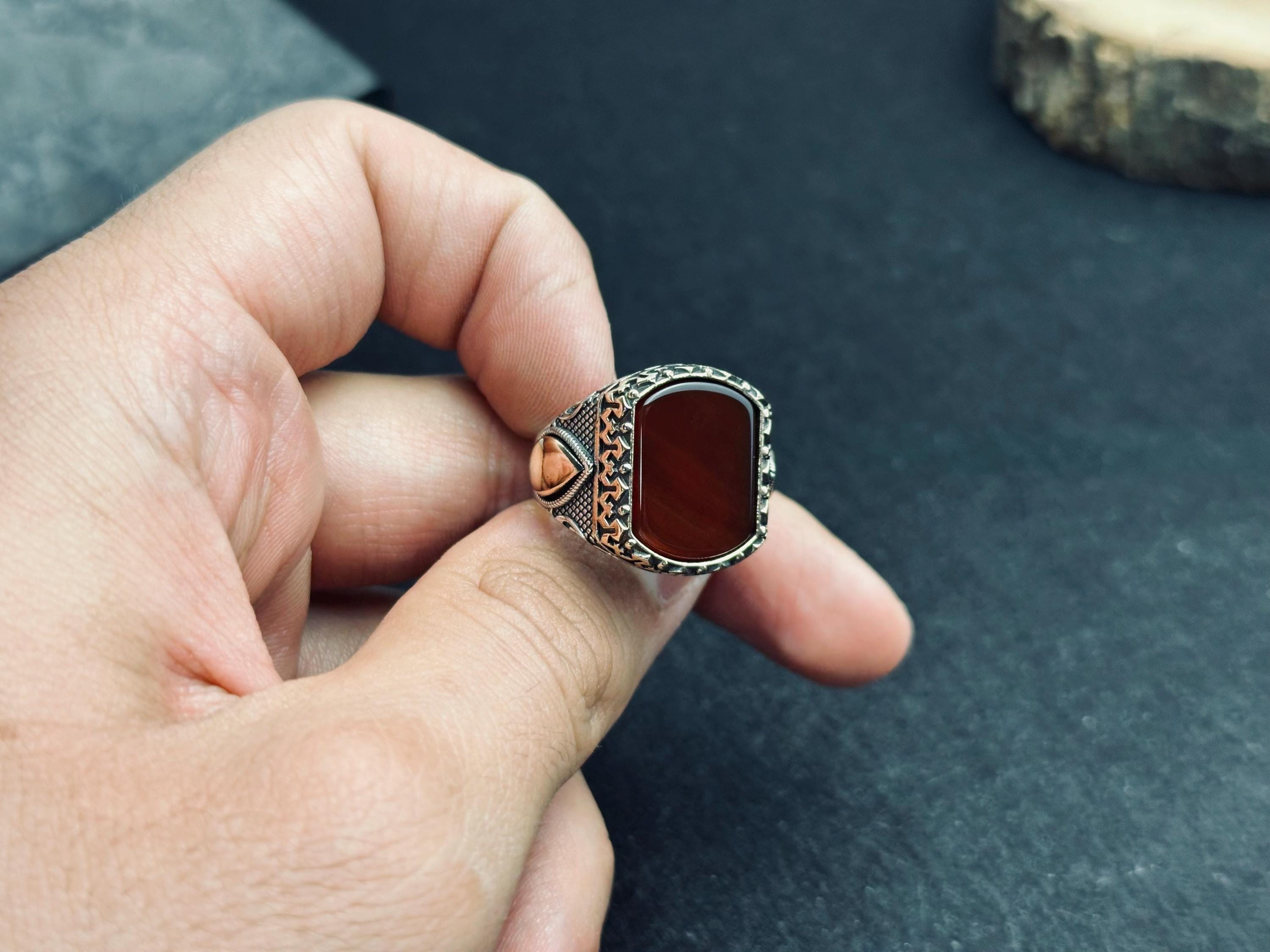 El Yapımı Erkek Akik Yüzük: Kare Kırmızı Taşlı, Gümüş (Butik Takı)