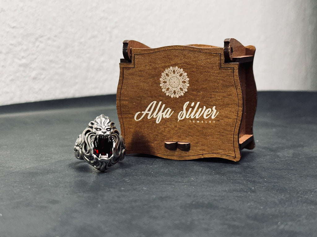 Boho Oksitlenmiş Gümüş Aslan Yüzük, Kırmızı Kübik Zirkon