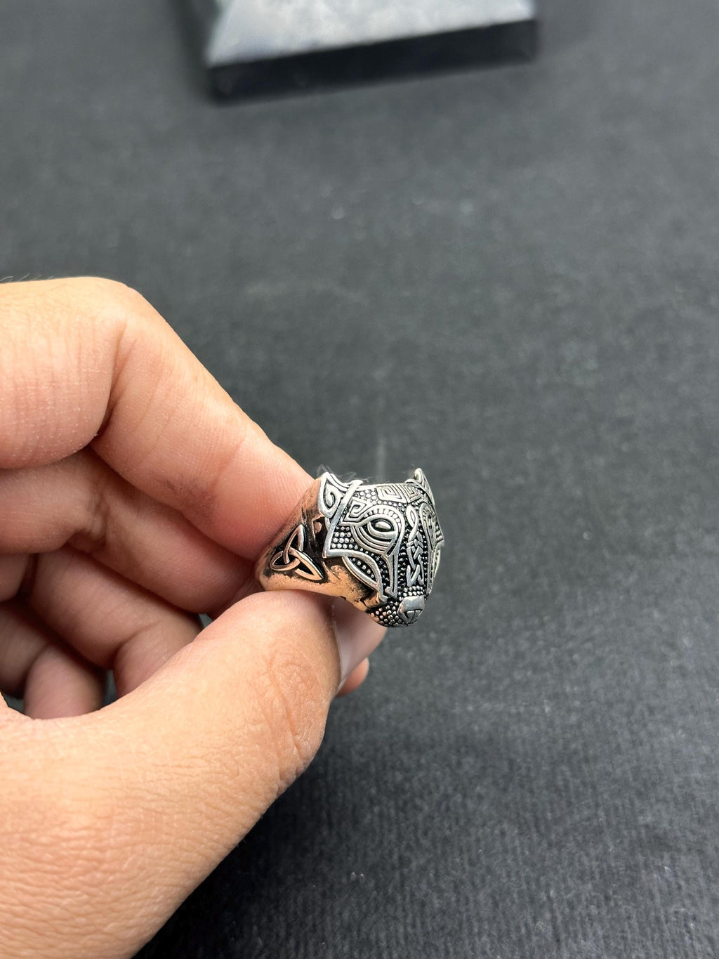Viking Fenrir Yüzük: Nordik Kurt Takısı (Som Gümüş, El Yapımı)
