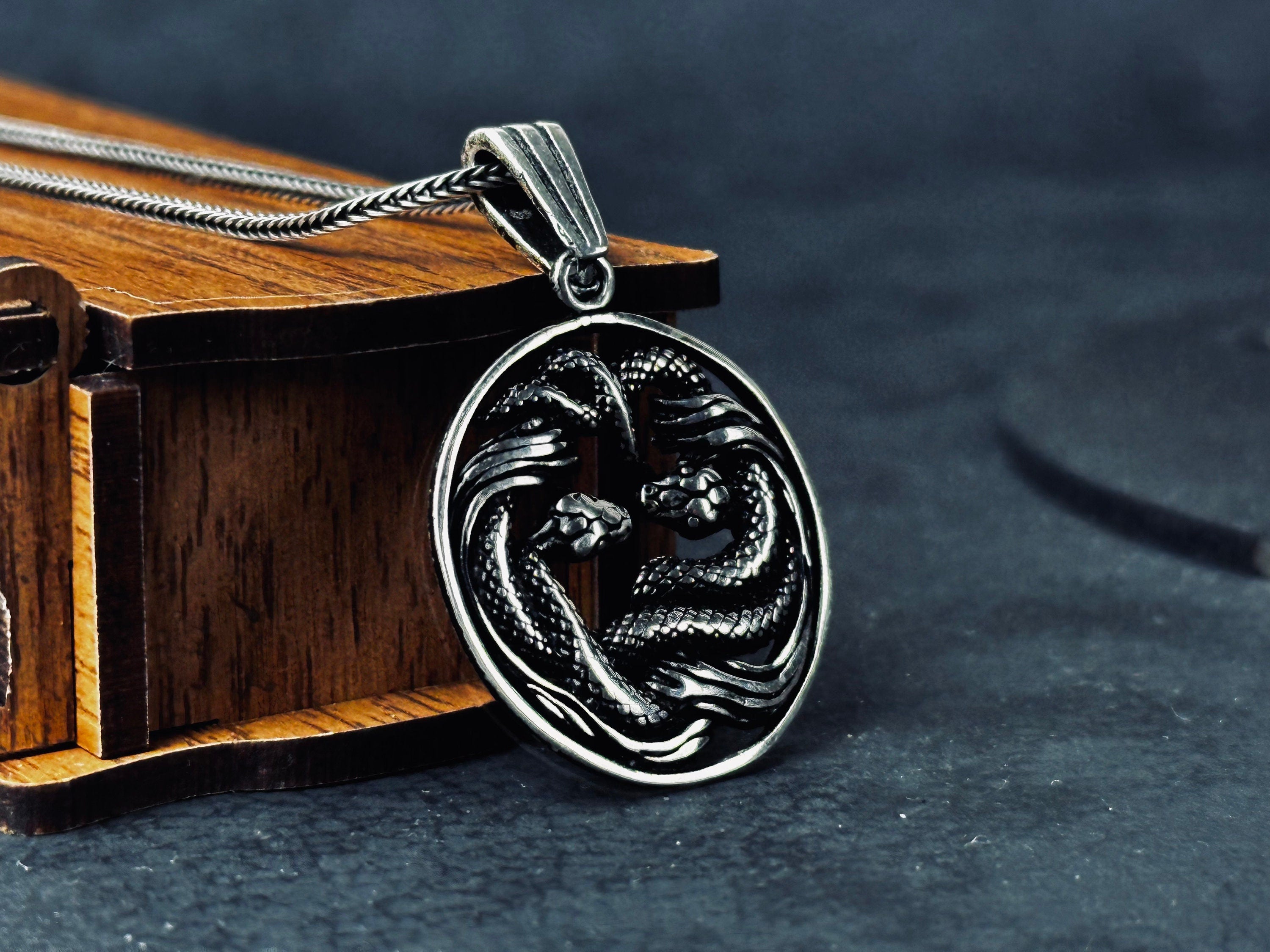 El Yapımı Gümüş Yılan Kolye - Eşsiz Uç Tasarımı