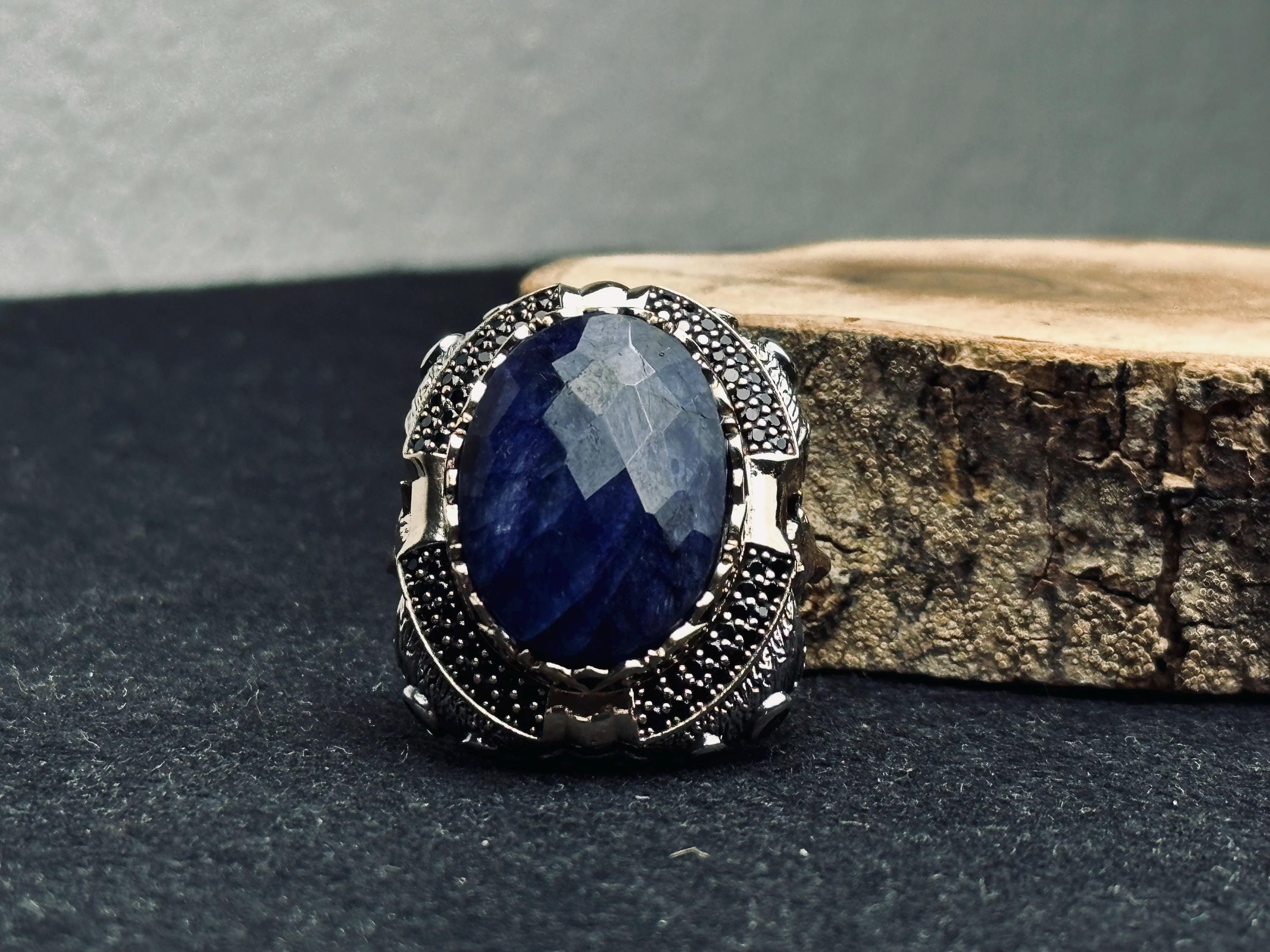 Erkek Gümüş Yüzük: Oval Lacivert Lapis Lazuli - Aslan Tasarımlı