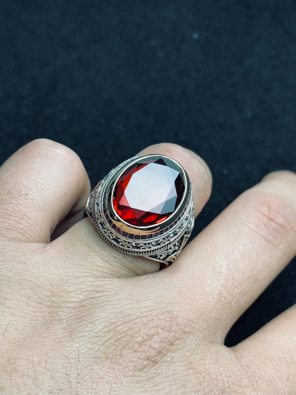 Gümüş Yakut Yüzük: Vintage Erkek Mühür (El Yapımı, Koyu Kırmızı)