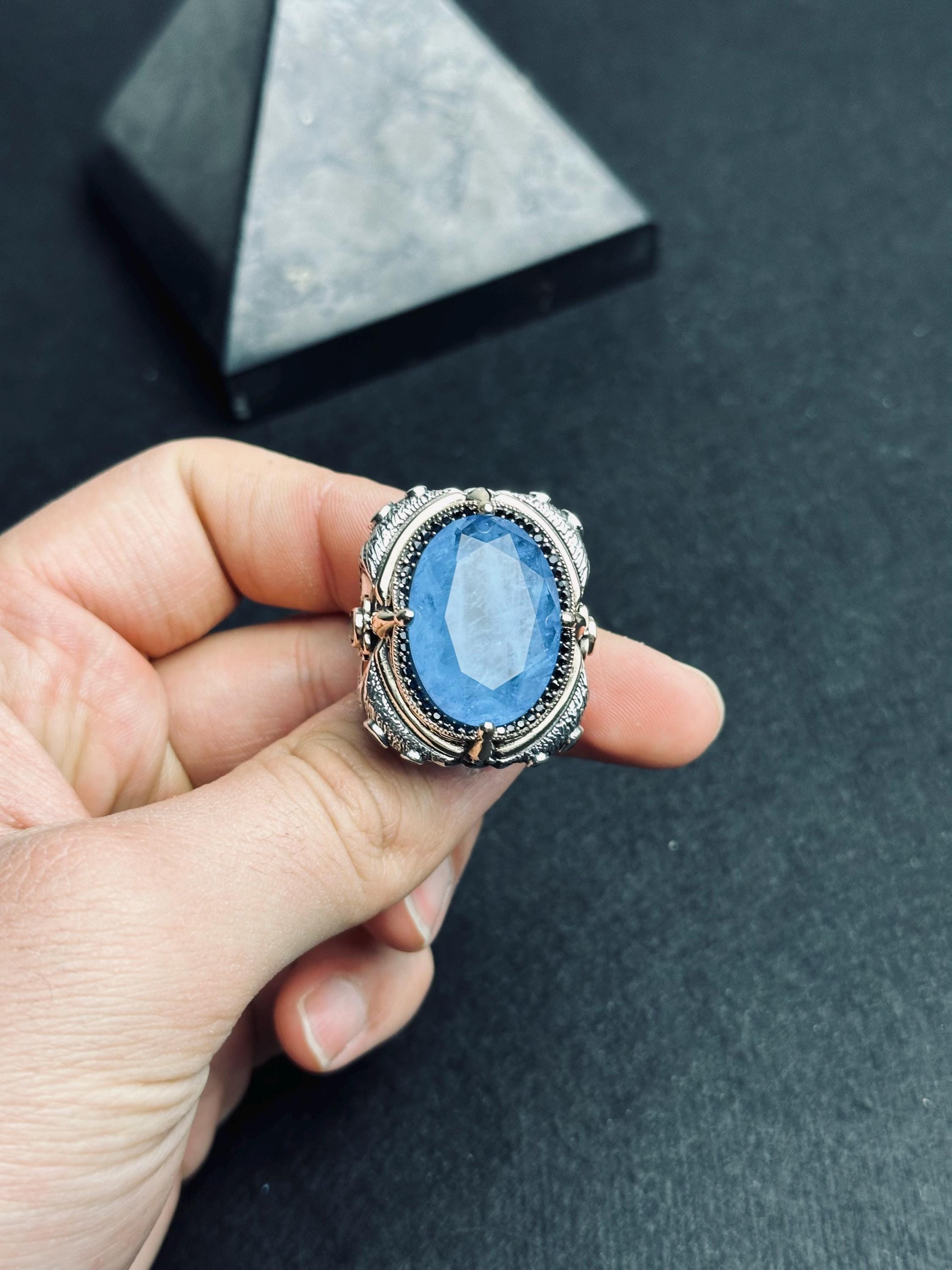 El Yapımı Büyük Mavi Taşlı Gümüş Erkek Yüzüğü – Vintage Osmanlı Tarzı Gösterişli Yüzük, Cesur Savaşçı Yüzüğü, Erkeğe Hediye
