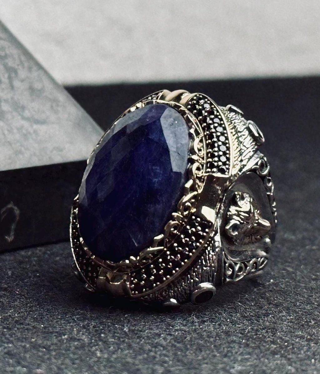 Erkek Gümüş Yüzük: Oval Lacivert Lapis Lazuli - Aslan Tasarımlı
