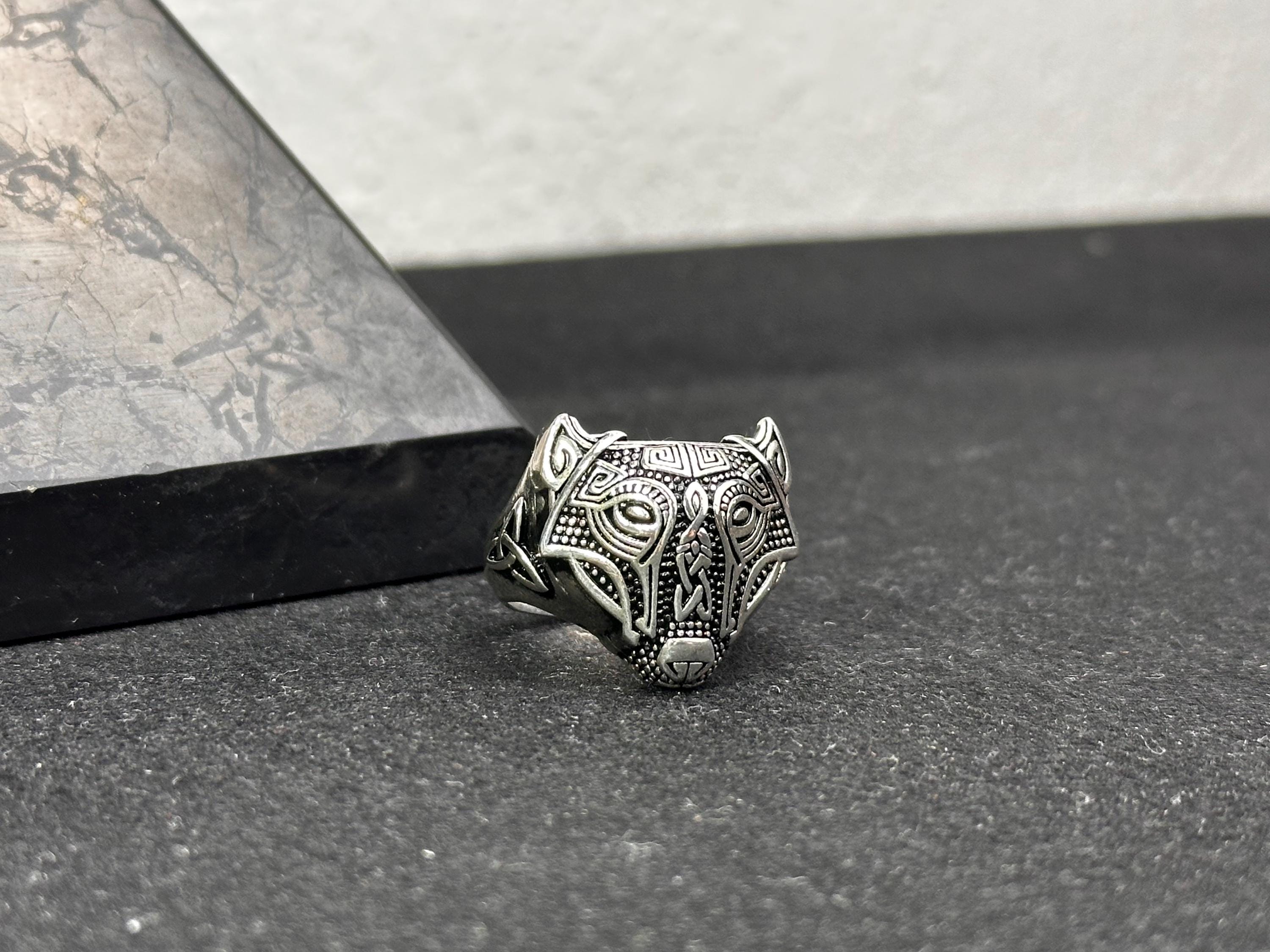Viking Fenrir Yüzük: Nordik Kurt Takısı (Som Gümüş, El Yapımı)